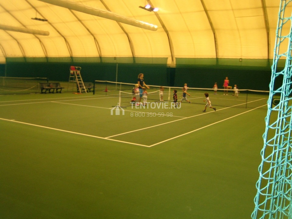 Теннисный корт под